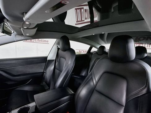 Used 2020 Tesla Model 3 Standard Range RWD image 11