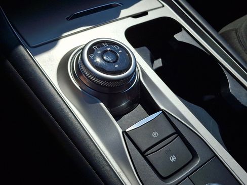 Used 2023 Ford Explorer XLT AWD/4WD image 15
