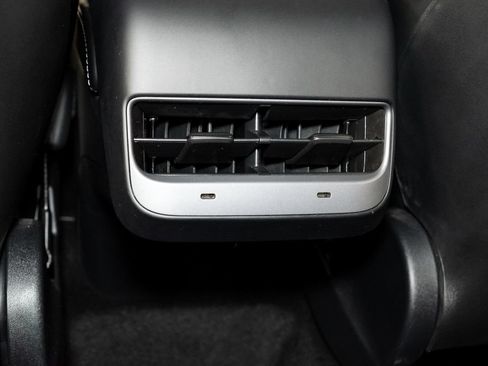 Used 2023 Tesla Model Y Long Range AWD/4WD image 19