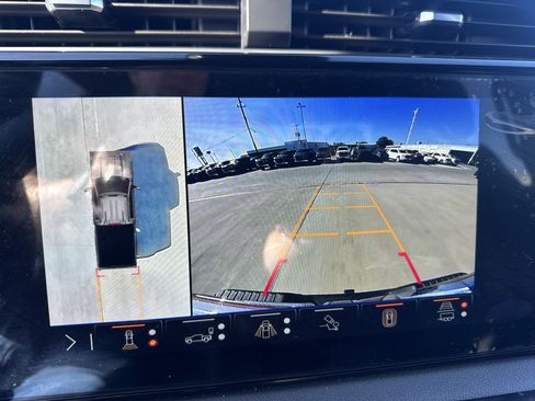 Used 2025 GMC Sierra 2500 AT4 image 14