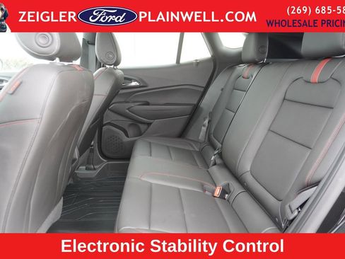 Used 2025 Chevrolet Trax RS w/ Sunroof Package image 11