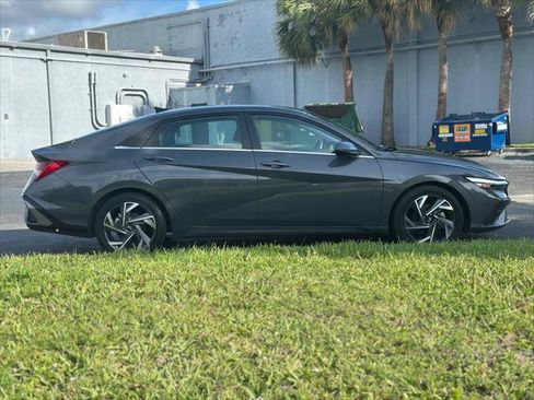 Used 2025 Hyundai Elantra Limited FWD image 9