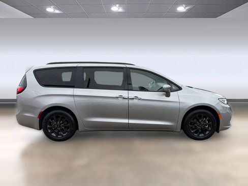 Used 2021 Chrysler Pacifica Touring w/ S Appearance Package FWD image 8