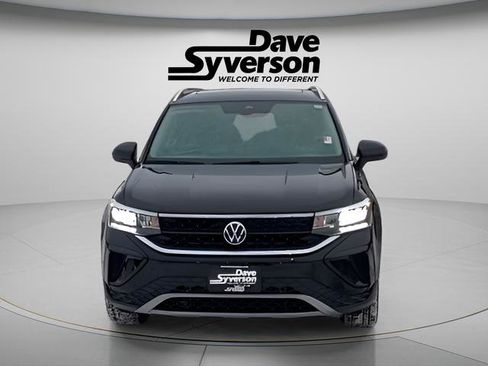 Used 2023 Volkswagen Taos SE image 3