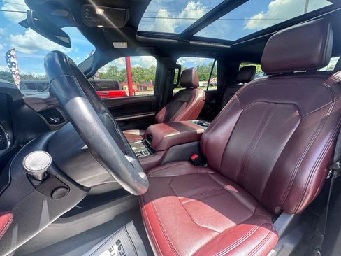 Used 2024 Ford Expedition Limited RWD image 15