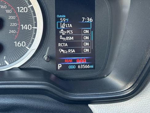 Used 2022 Toyota Corolla Cross LE image 34