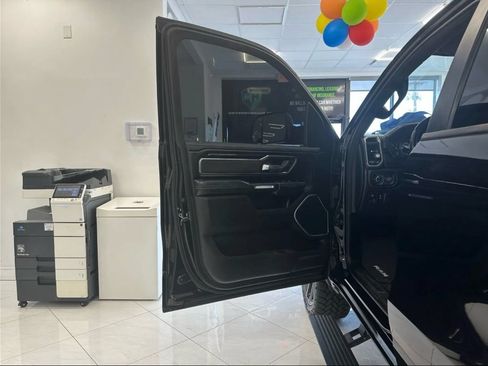 Used 2019 RAM 1500 Laramie AWD/4WD image 40