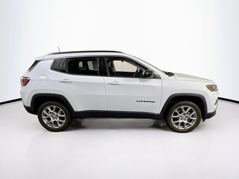 Used 2022 Jeep Compass Latitude w/ Sun and Sound Group image 4