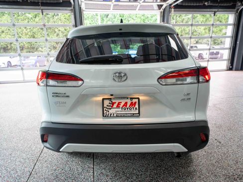 Used 2025 Toyota Corolla Cross LE w/ Moonroof Package AWD/4WD image 3