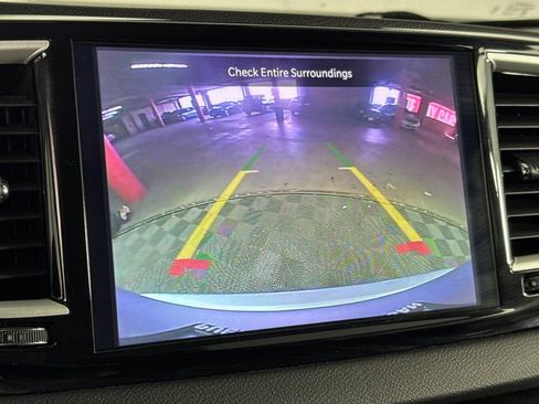 Used 2024 Chrysler Pacifica Touring-L image 17