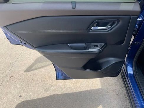 Used 2023 Nissan Rogue SV w/ SV Premium B Package AWD/4WD image 12