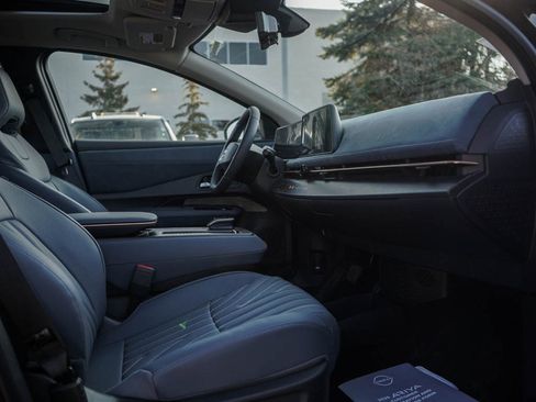 New 2025 Nissan Ariya Platinum image 11