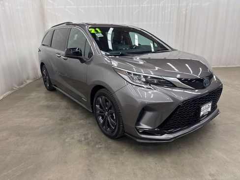 Used 2021 Toyota Sienna XSE image 1