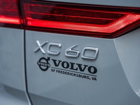 Certified 2025 Volvo XC60 T8 Plus w/ Protection Package Premier image 9