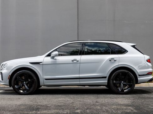 Used 2023 Bentley Bentayga AWD/4WD image 2
