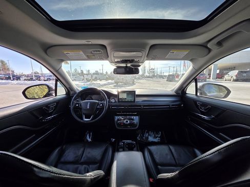 Used 2022 Lincoln Corsair AWD w/ Premium Package image 14