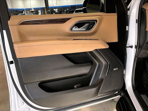 Used 2023 Chevrolet Tahoe Premier w/ Premium Package 2 AWD/4WD image 9
