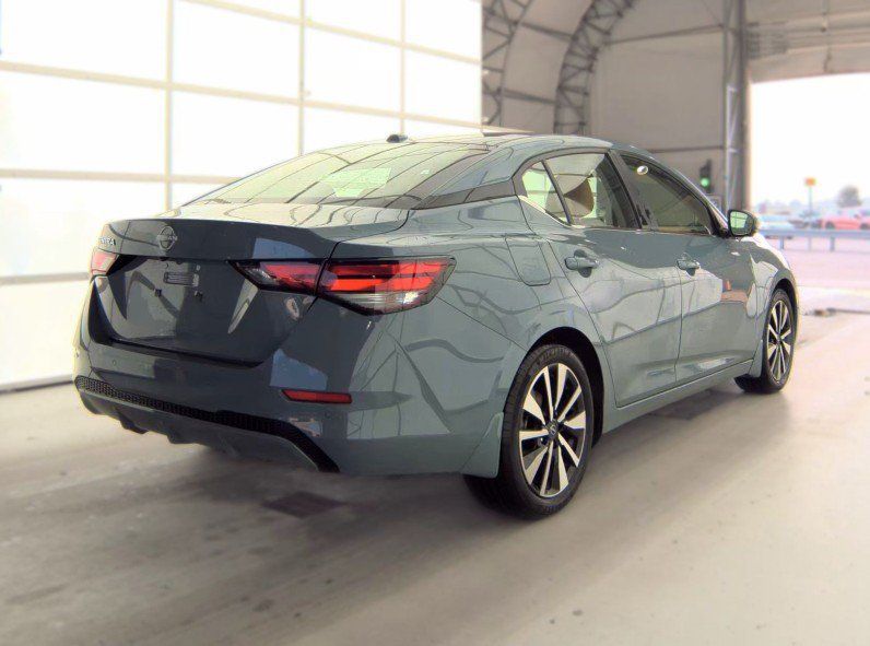 Used 2025 Nissan Sentra SV w/ SV Premium Package FWD image 3