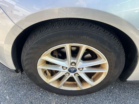 Used 2015 Ford Focus SE FWD image 3