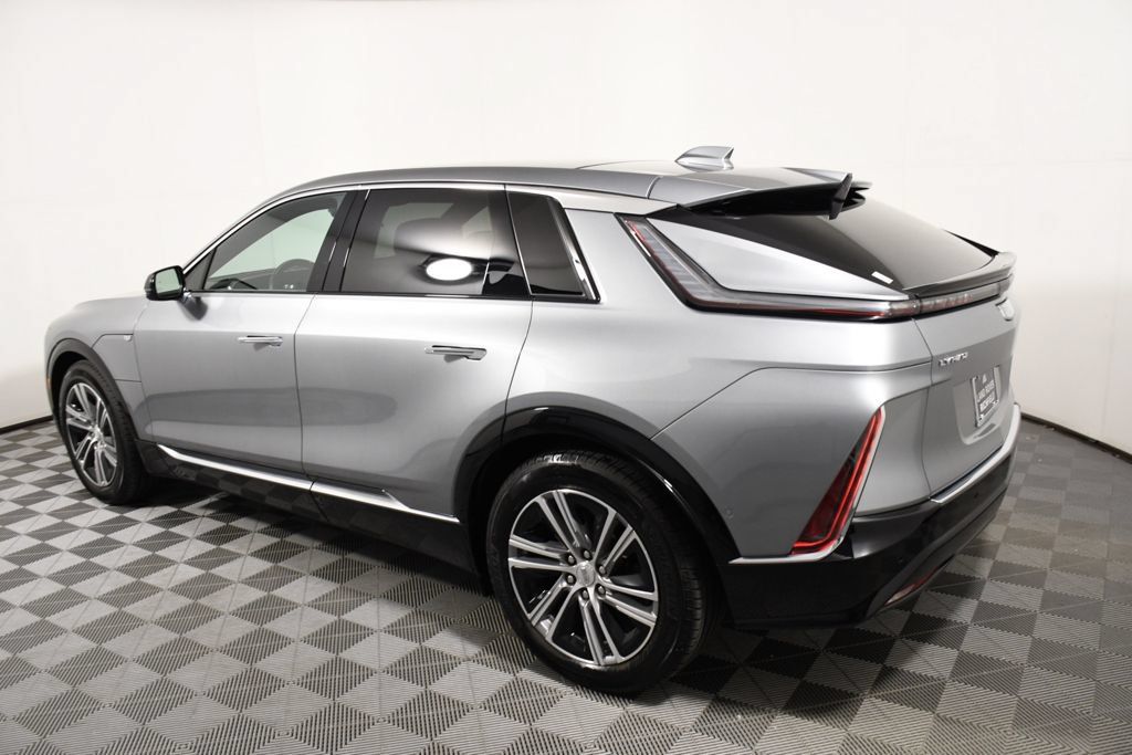 Used 2024 Cadillac Lyriq Luxury RWD image 3