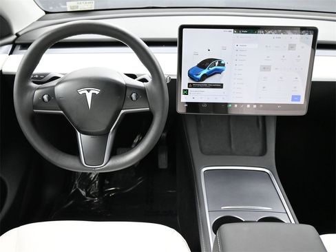 Used 2023 Tesla Model Y Long Range image 5