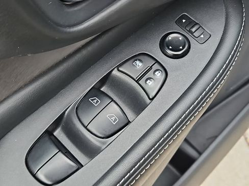 Used 2023 Nissan Murano SV AWD/4WD image 17
