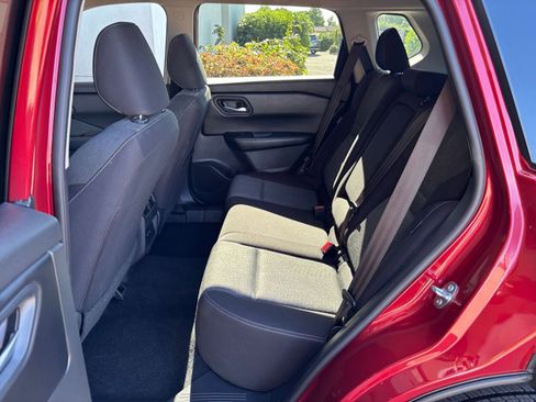 Used 2025 Nissan Rogue SV FWD image 28