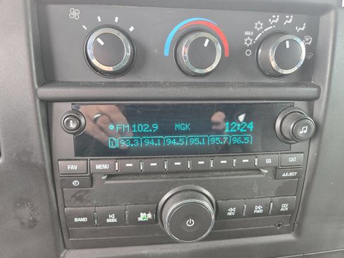 Used 2013 Chevrolet Express 3500 Extended image 18