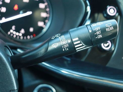 Used 2023 Buick Envision Essence image 25