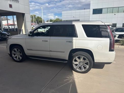 Used 2019 Cadillac Escalade Luxury AWD/4WD image 11