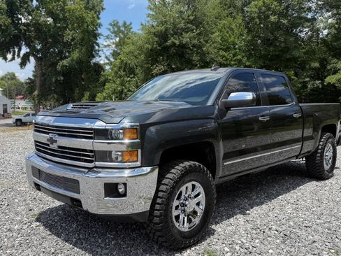 Used 2019 Chevrolet Silverado 2500 LTZ w/ Duramax Plus Package AWD/4WD image 3