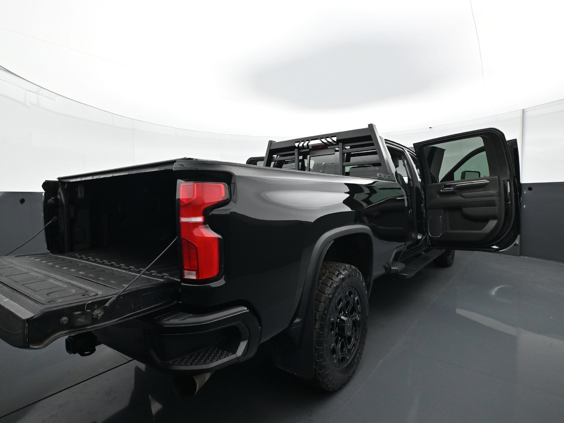 Used 2024 Chevrolet Silverado 2500 LTZ w/ LTZ Plus Package AWD/4WD image 34