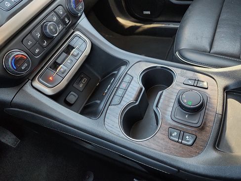 Used 2023 GMC Acadia Denali image 25