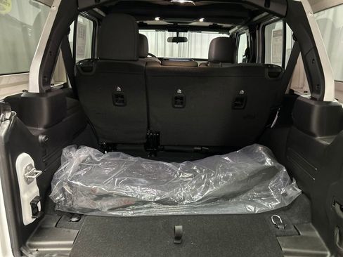 Used 2024 Jeep Wrangler Sport image 23