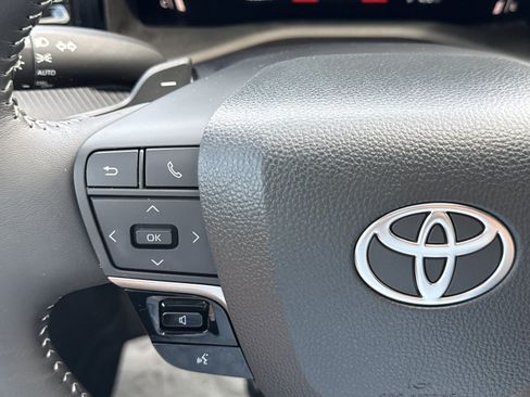 Used 2025 Toyota Camry SE FWD image 20