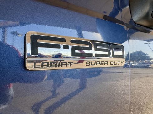 Used 2005 Ford F250 Lariat image 2