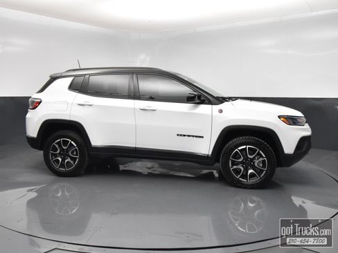 Used 2026 Jeep Compass Trailhawk AWD/4WD image 50