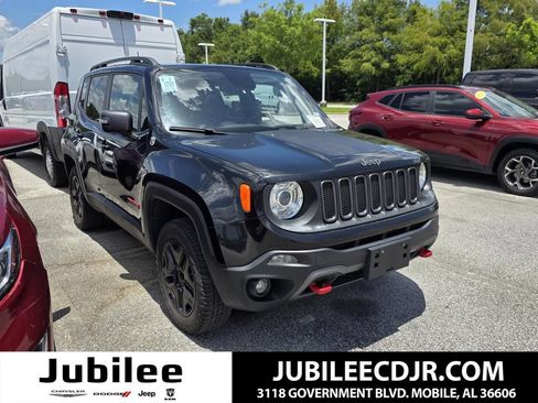 Used 2018 Jeep Renegade Trailhawk AWD/4WD image 1