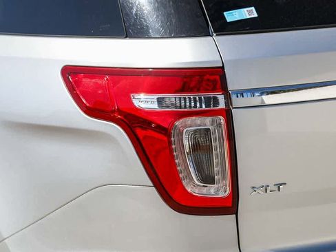Used 2014 Ford Explorer XLT w/ Equipment Group 202A FWD image 9