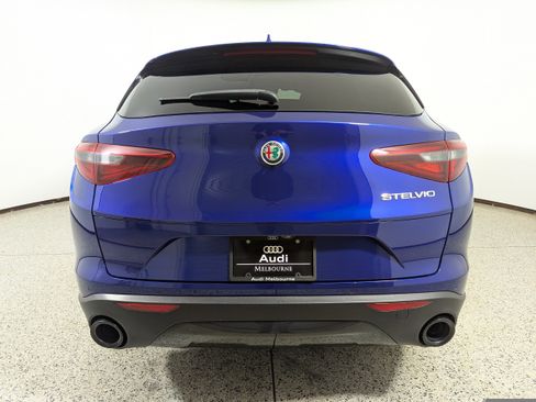 Used 2023 Alfa Romeo Stelvio Sprint image 6