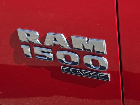 Used 2022 RAM 1500 Classic SLT image 7