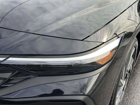 Used 2025 Hyundai Elantra Sport image 10