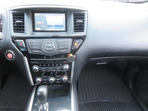 Used 2013 Nissan Pathfinder SV AWD/4WD image 14