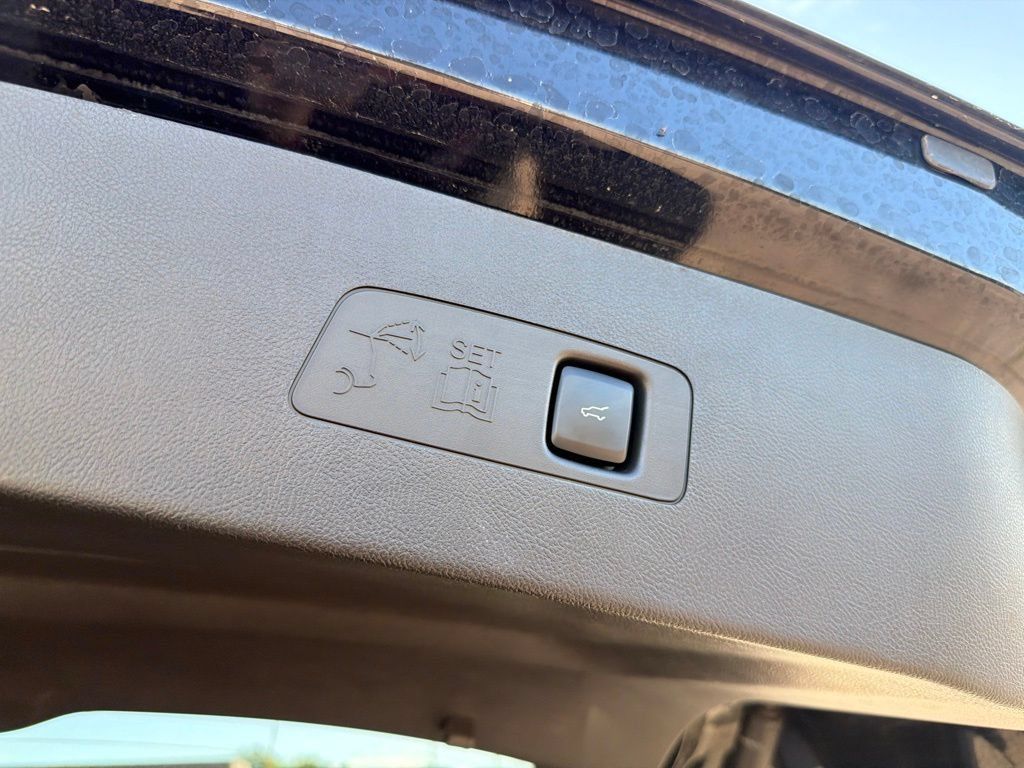 Used 2023 Lincoln Corsair AWD w/ Equipment Group 101A image 18
