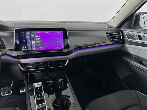 Used 2024 Volkswagen Atlas Peak Edition SE image 20