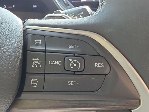 Used 2023 Jeep Grand Cherokee Limited w/ Luxury Tech Group II RWD image 36