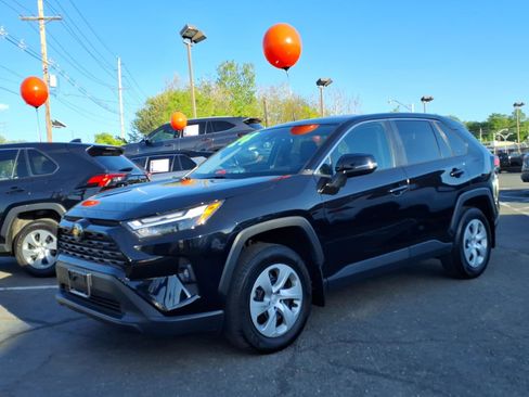 Certified 2024 Toyota RAV4 LE AWD/4WD image 3