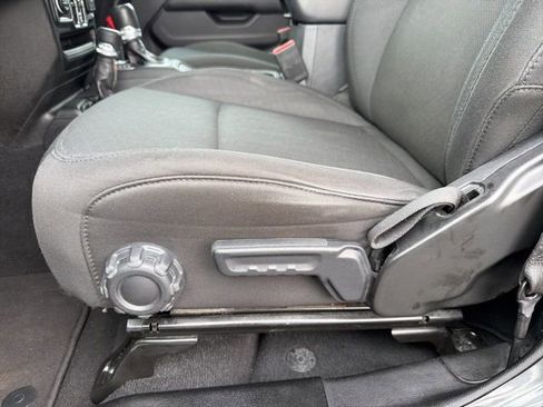 Used 2023 Jeep Gladiator Overland AWD/4WD image 11