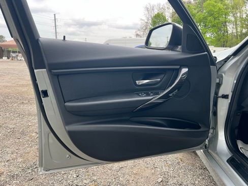 Used 2018 BMW 320i xDrive Sedan image 9