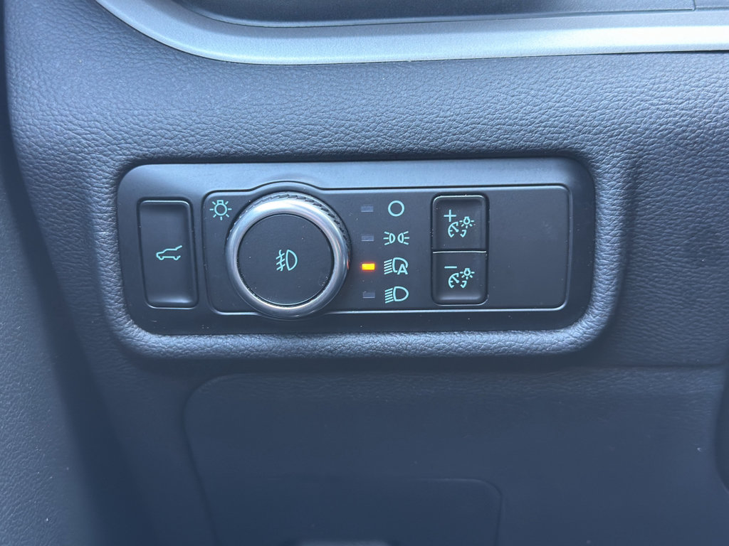 Used 2023 Ford Explorer XLT w/ Equipment Group 202A RWD image 12